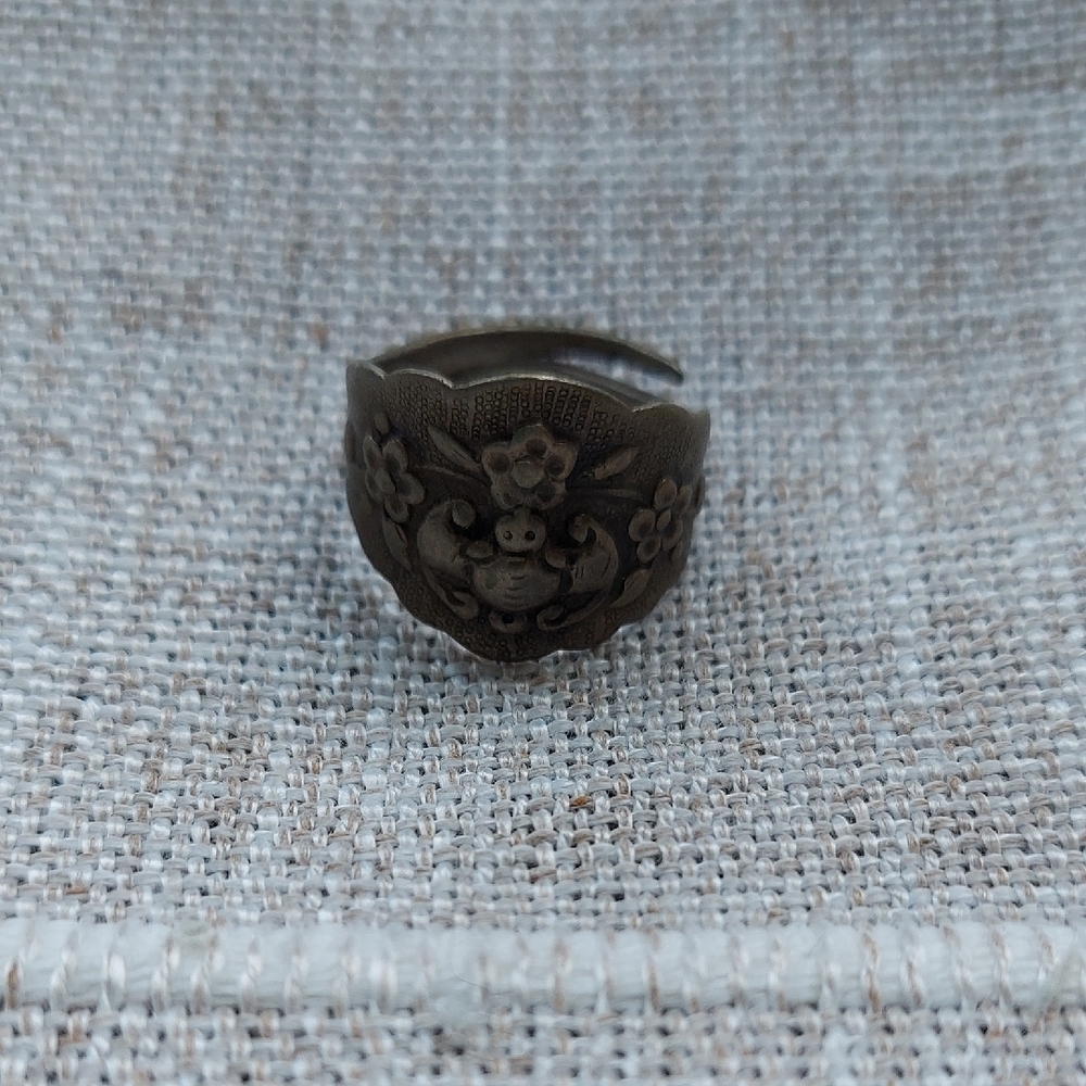 Antique Floral Design Ring